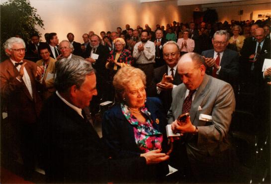 Foto van Uitreiking van de Prijs Vrijzinnig Humanisme op 21 juni 1991 aan Lucienne Herman-Michielsen.